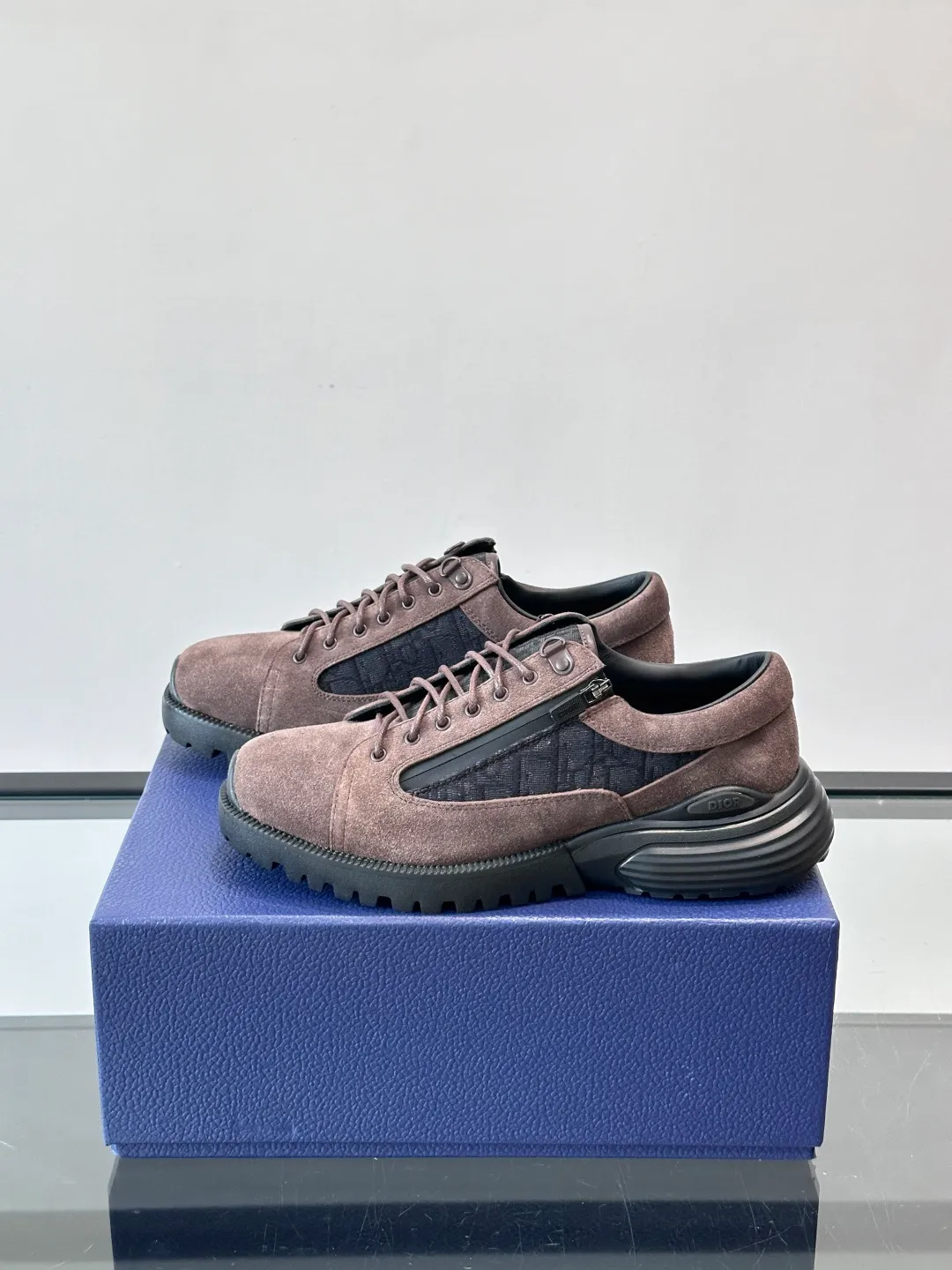 Men's shoes 💰p560 "Dio＊" Combat Derby Shoes Dior Combat Derby Shoes, black calfskin + Dior Oblique embroidery, highly recognizable. Shoelaces + technical zippers make it easy to put on and take off. The EVA hybrid soles are light and comfortable, with a sense of sportiness and fashion. They are great for daily wear or sports. They are the perfect combination of high fashion and functionality. size: 39-44 (38.45 customized)